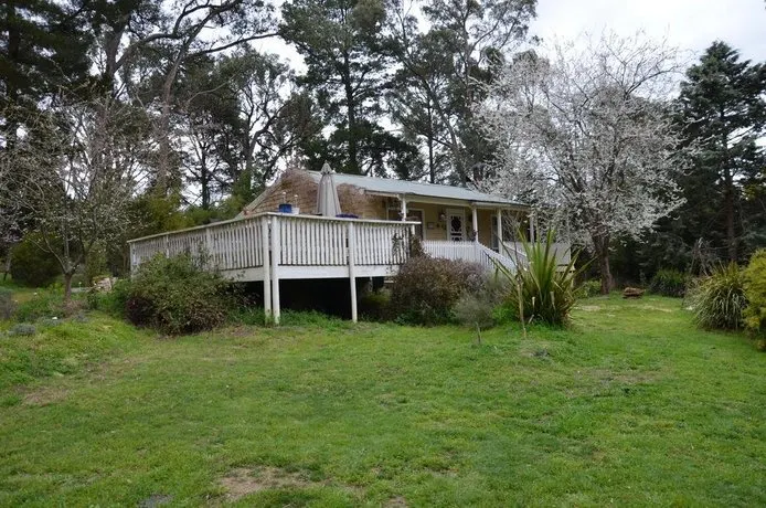 Woodend Cottage - Image 1