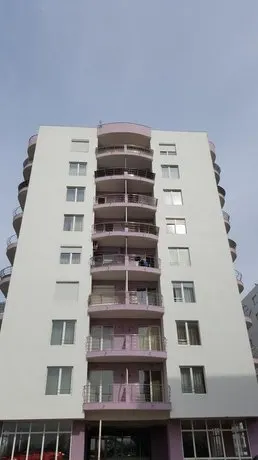 Sand Diamonds Mamaia - Image 1