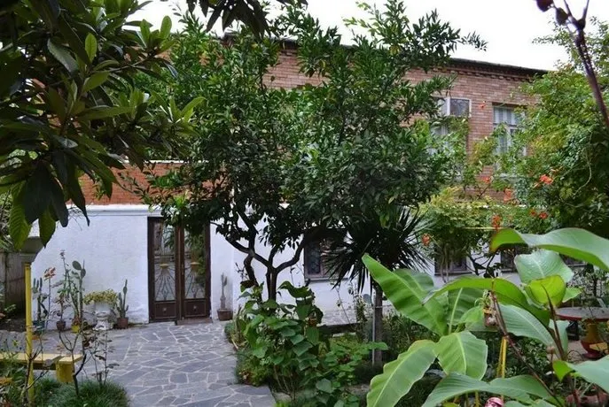 Hostel Garden House - Image 1