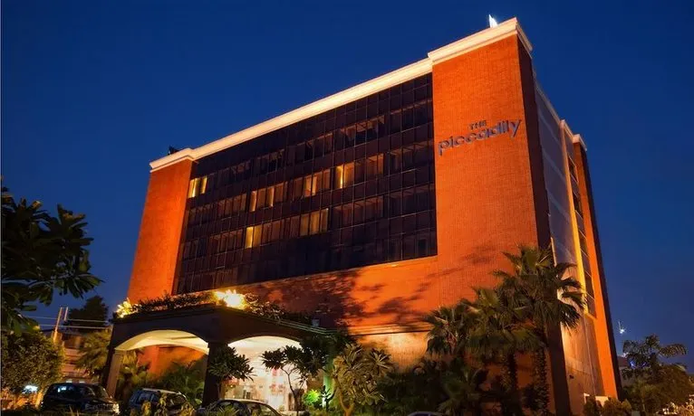 Piccadily Hotel Lucknow - Image 1