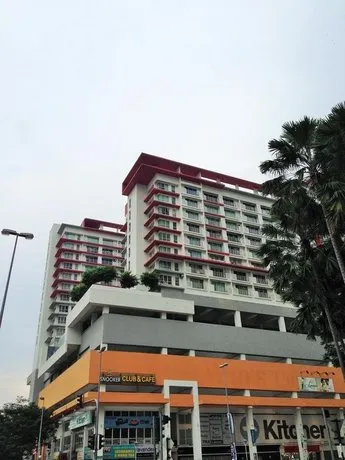 Luxe Studio Short Stays Damansara Perdana - Image 1