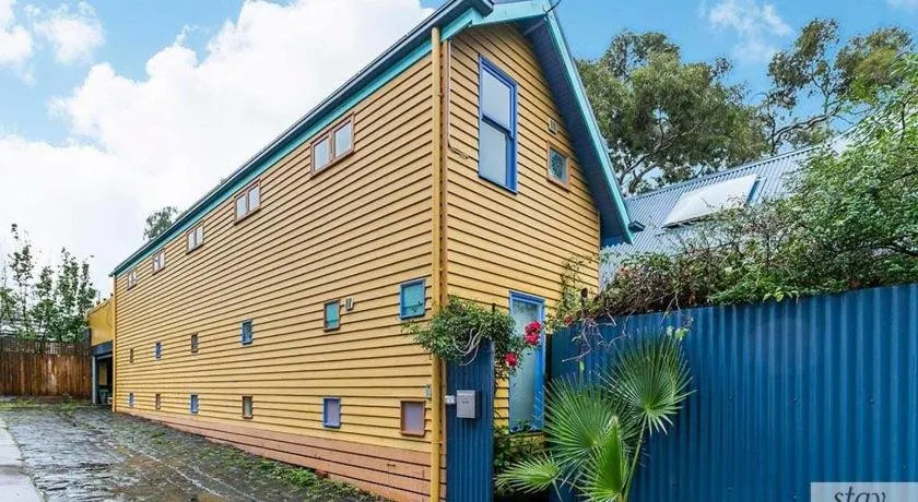 The Gatehouse - Light filled cottage in the leafy suburb of Hawthorn - Image 1