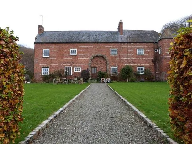 Ffermdy Clwyd - Image 1