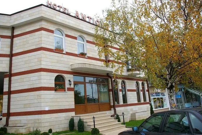 Hotel Antique - Image 1