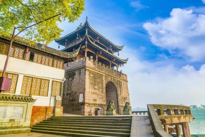 Dongshan Courtyard Inn - Image 1
