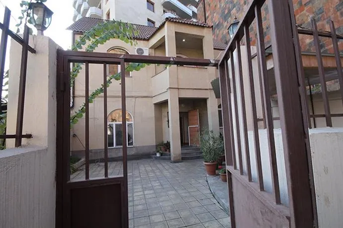 Glendale Hills Hostel - Image 1