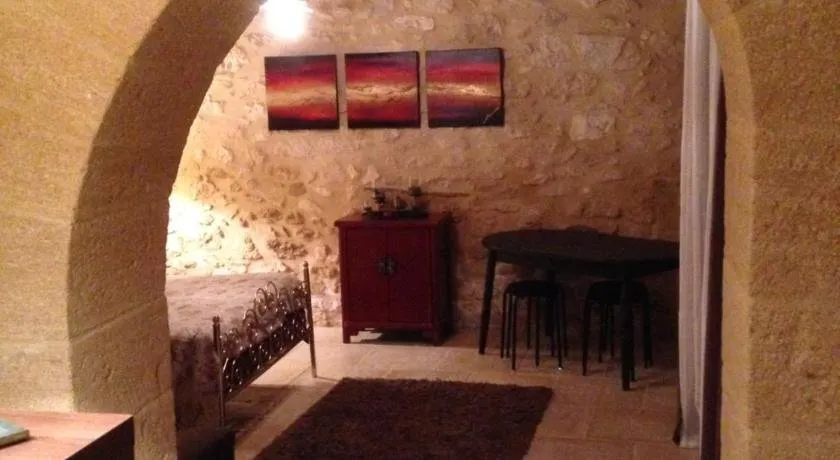 Chambre Maison En Pierre Jacuzzi - Image 1