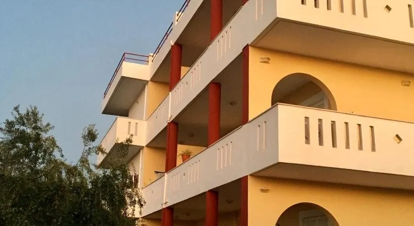 Manolis Apartments - Image 1