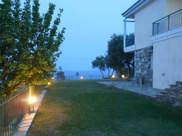 Villa Twins - Image 1