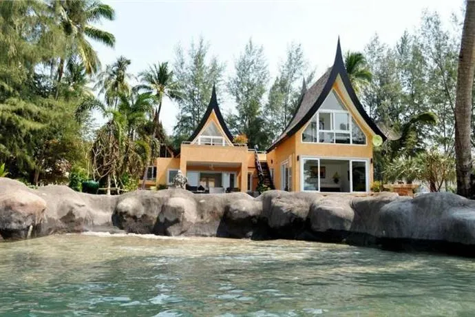White Dragon Sea View Villa - Image 1
