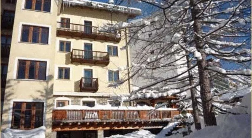 Le Samovar Guest House - Image 1