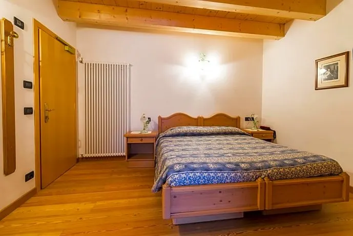 Garni Hotel Al Bivio - Image 1