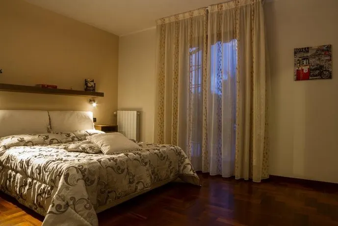 La Gardenia - Image 1