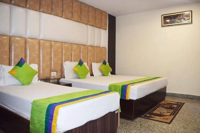 Hotel The Paramont - Image 1