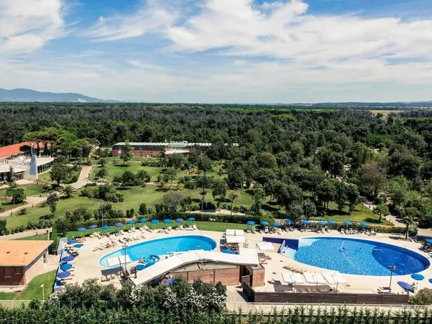 Mercure Tirrenia Green Park - Image 1