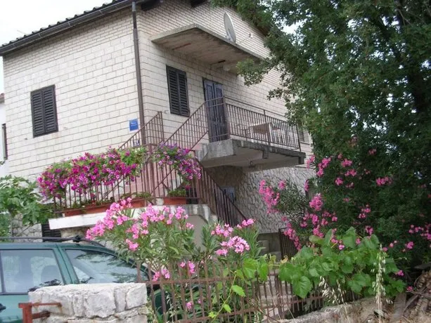 Apartment Perkovic Jadranka - Image 1