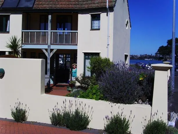 Admirals Landing Waterfront B&B - Image 1