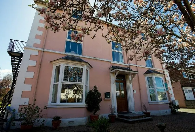 Maenllwyd Guest House - Image 1