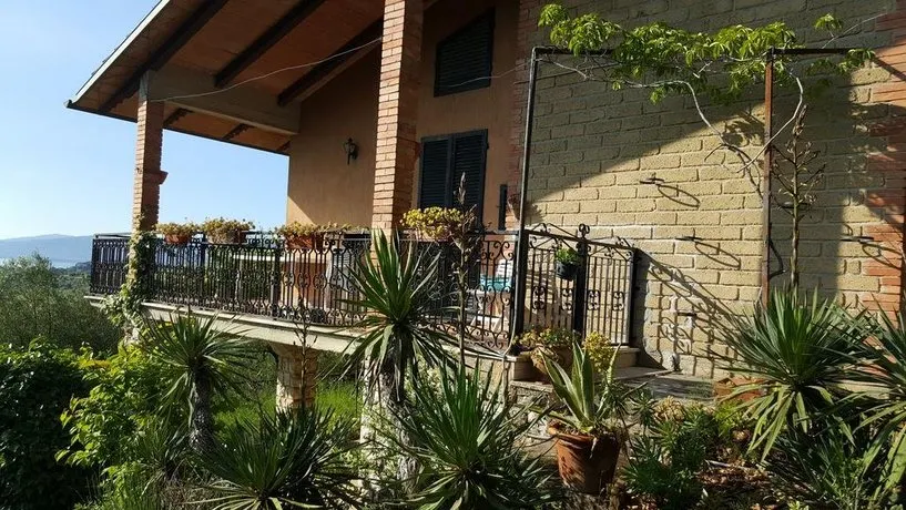 Una Terrazza sul Lago Trasimeno - Image 1