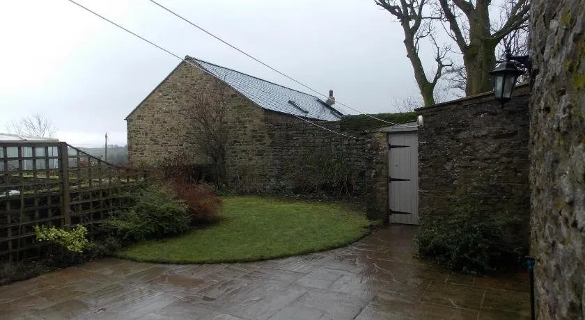 Hilltop Cottage - Image 1