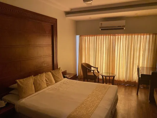 Hotel Kohinoor Park - Image 1