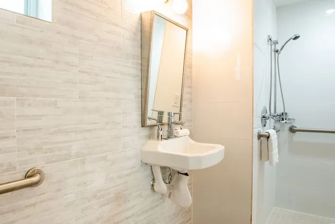 Beachside All Suites Hotel - Image 1