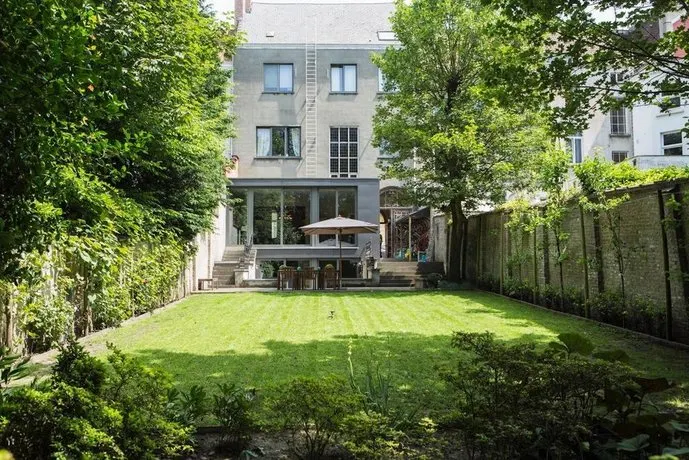 AUTHENTIC 19TH C. MANSION WITH SPACIOUS GARDEN - Image 1