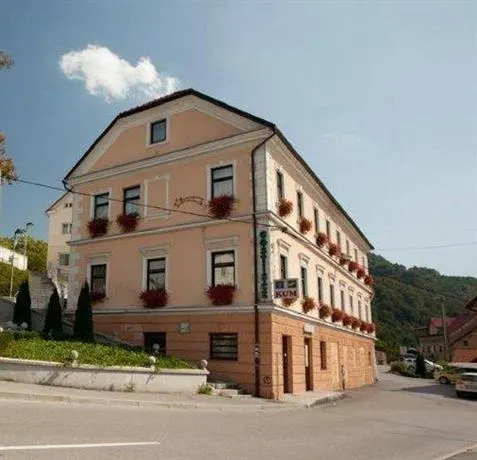 GOSTI ČE KUM - Image 1