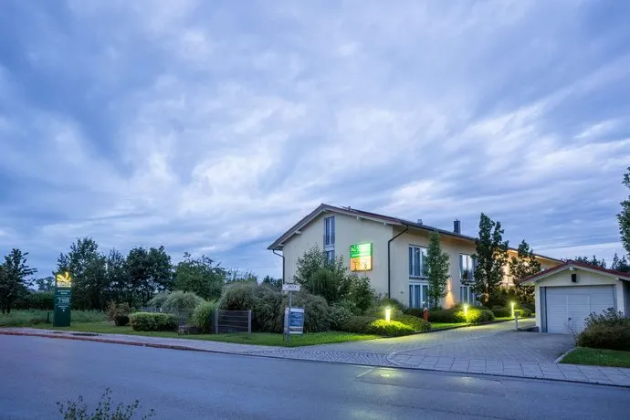 Quality Hotel & Suites Muenchen Messe - Image 1