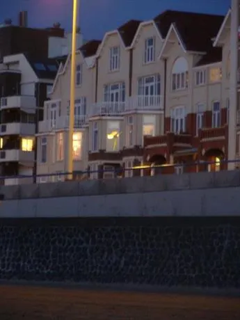 Suite44 Bed & Beach Scheveningen - Image 1