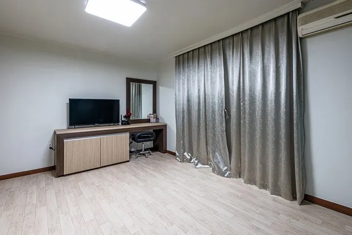 Hongcheon Sun Hotel - Image 1