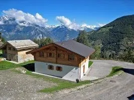 Chalet Chocolat - INH 24846 - Image 1