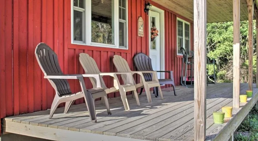 Rural Farmhouse Cabin on 150 Private Wooded Acres! - Image 1
