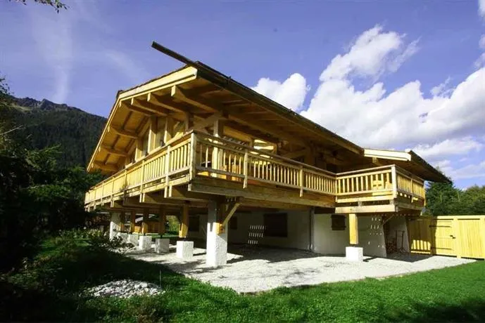 Chalet Les Brimbelles - Image 1
