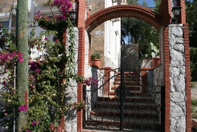 Marina View Residence - Image 1