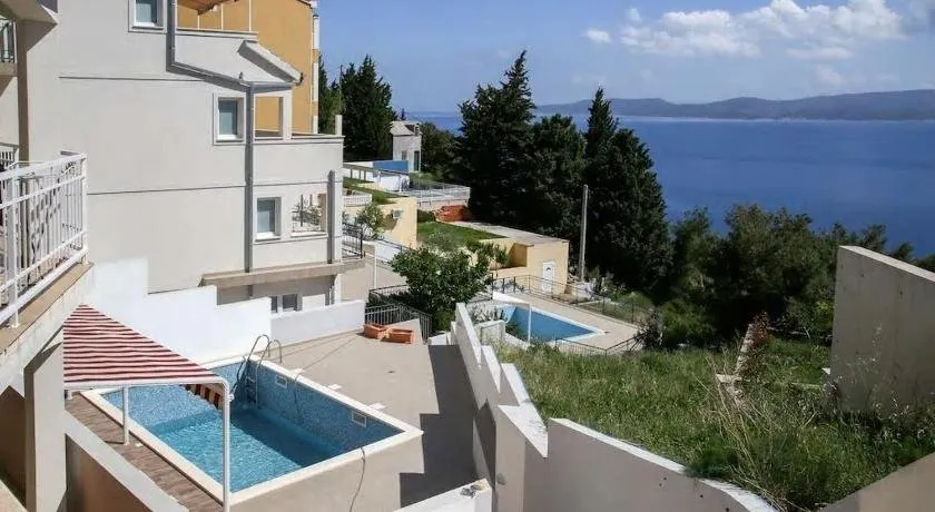 Mimice Bay Apartments - Image 1