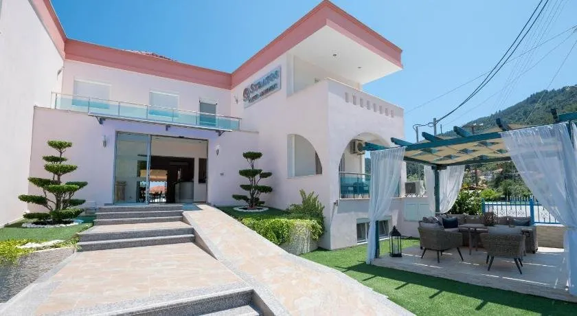 Stratos Deluxe Apartments - Image 1