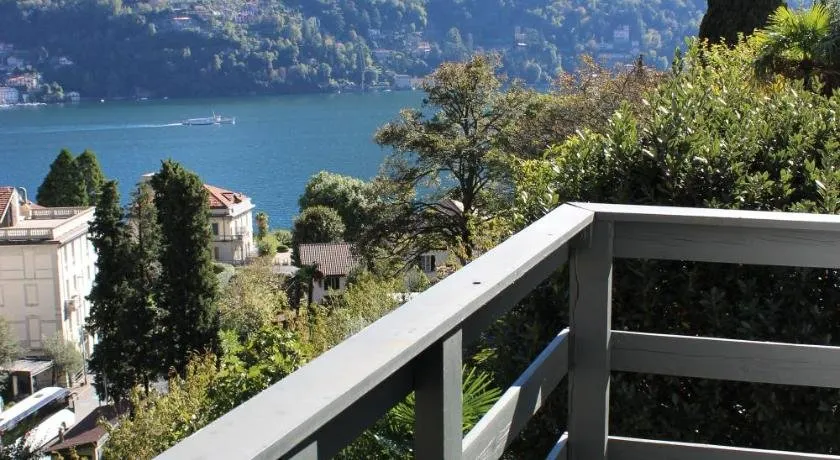 Charming Villa with Lake view in Moltrasio - Image 1