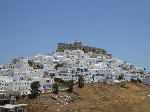 Paradissos Hotel - Image 1