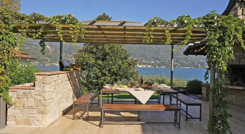 Villa Portesina, lakefront villa with private pool and garden sleeps 10 - Image 1