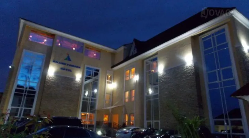 BON Hotel Grand Towers - Image 1