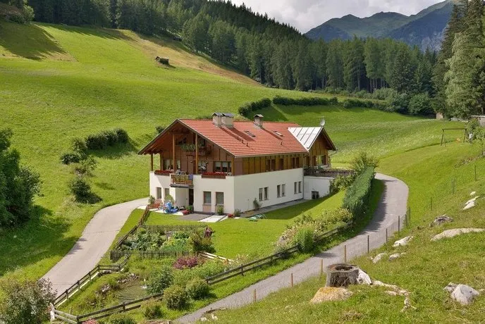 Fleckingerhof - Image 1