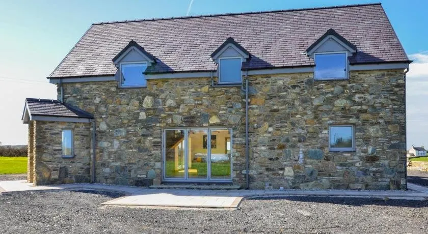 Llanddygfael Hir - Image 1