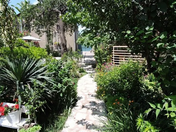 Eto Guesthouse - Image 1
