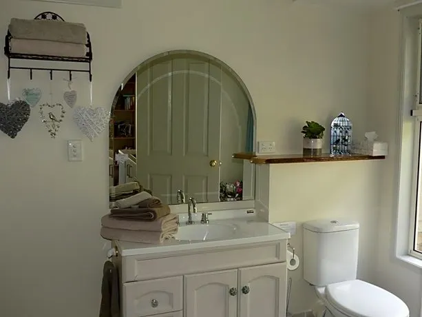 Cedarview Bed & Breakfast - Image 1