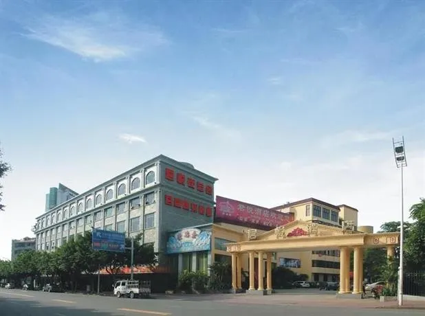 Junyue Hotel - Image 1