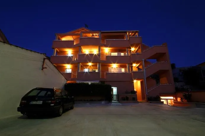 Apartments Fjondra - Image 1