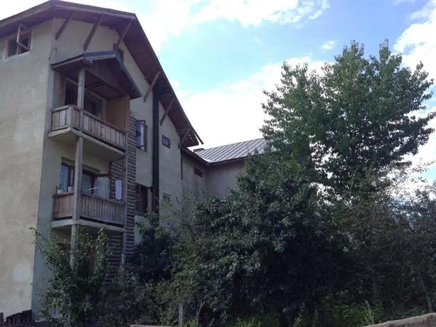 Ruso and Robi Apartment - Image 1