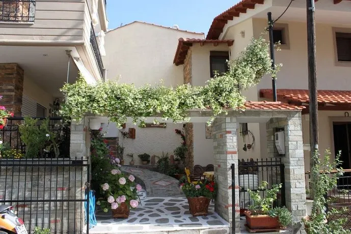 Akrotiri Hotel - Image 1