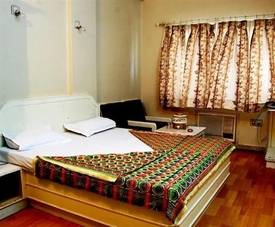 Vandana Hotel - Image 1